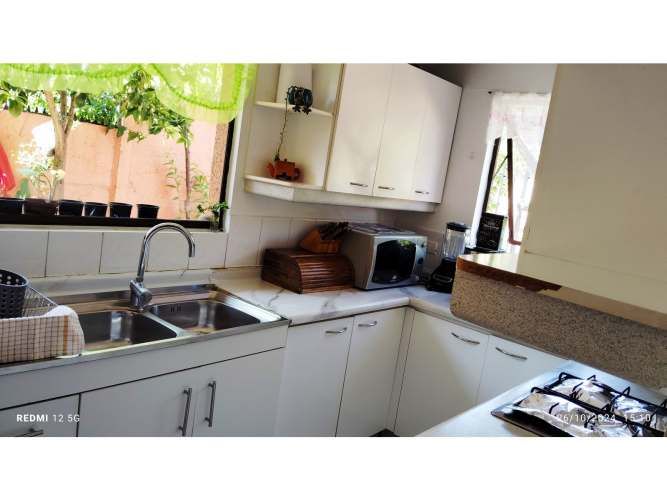 Linda, amplia y acogedora casa en Condominio El Hualle / Rojas Magallanes, La Florida