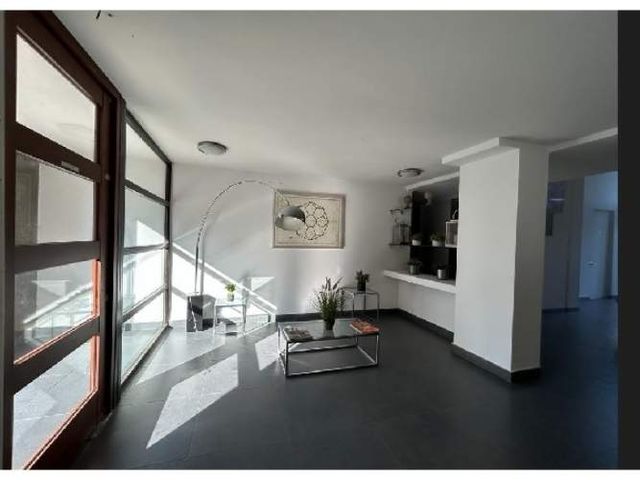 Se vende departamento en piso 10, con estac, bodega y excelente orientación