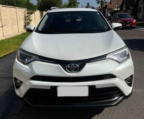 Por renovación vendo Rav4 Lujo 2016