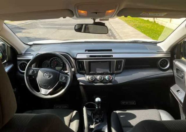 Por renovación vendo Rav4 Lujo 2016