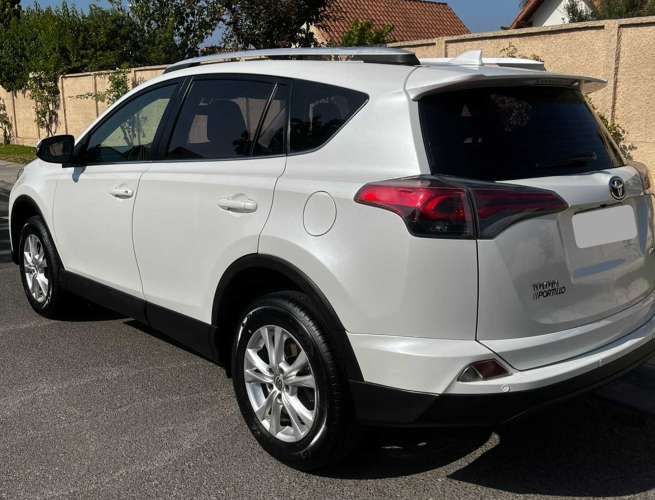 Por renovación vendo Rav4 Lujo 2016