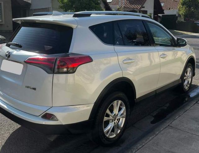 Por renovación vendo Rav4 Lujo 2016