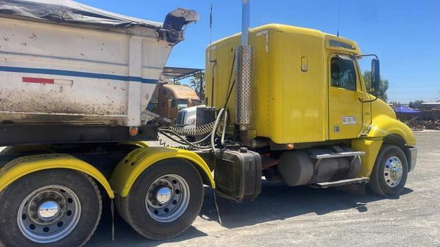 TRACTO CAMION FREIGHTLINER MODELO CL120