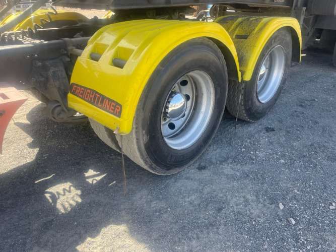 TRACTO CAMION FREIGHTLINER MODELO CL120