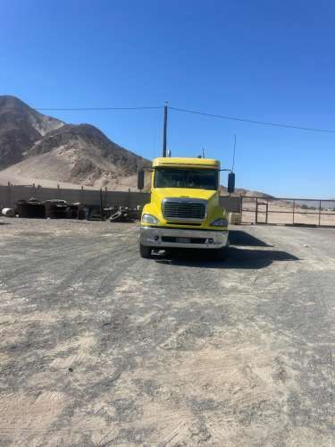 TRACTO CAMION FREIGHTLINER MODELO CL120
