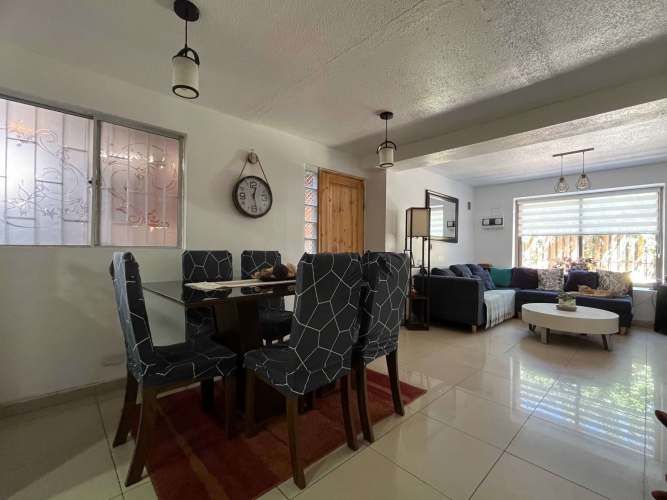 Cómoda Casa 4D 2B 2E 1B - OPORTUNIDAD! (132954)