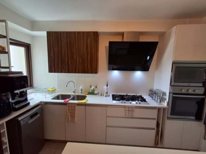 AMPLIO DEPARTAMENTO DE 3 PISOS.