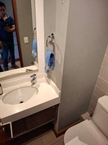 AMPLIO DEPARTAMENTO DE 3 PISOS.