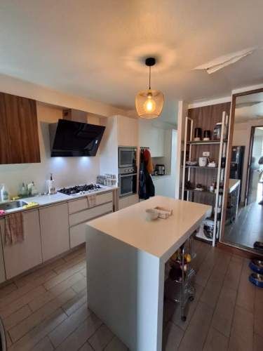 AMPLIO DEPARTAMENTO DE 3 PISOS.