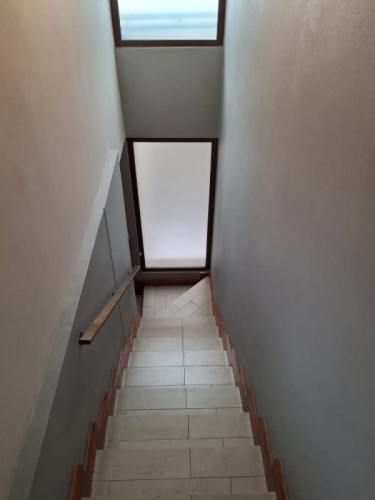 AMPLIO DEPARTAMENTO DE 3 PISOS.