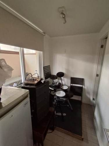 AMPLIO DEPARTAMENTO DE 3 PISOS.