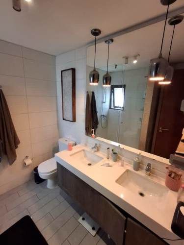 AMPLIO DEPARTAMENTO DE 3 PISOS.