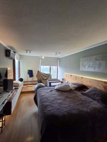 AMPLIO DEPARTAMENTO DE 3 PISOS.