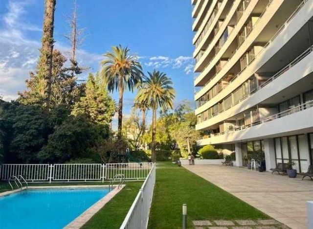 Departamento y estacionamiento Miguel Claro (132982)