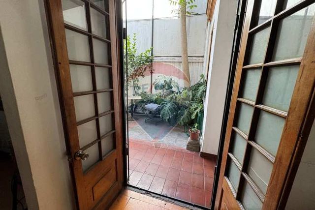 Gran casa, 12 privados, giro comercial