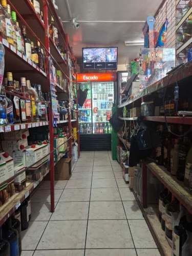 Venta de botillería más casa