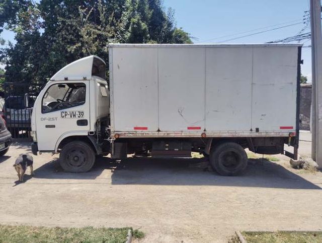 Camión 3/4 Dongfeng DF 2.5 T 2010