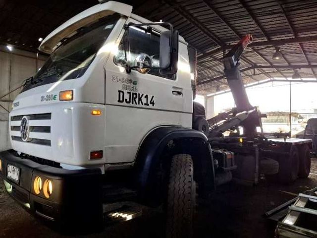 Volkswagen Worker 31-260e + Hookloader para 20 toneladas