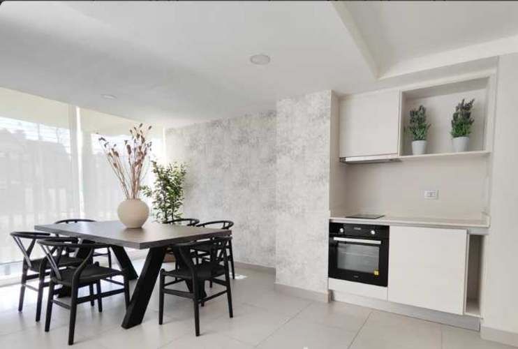 Luminoso y Moderno Departamento Céntrico (132945)