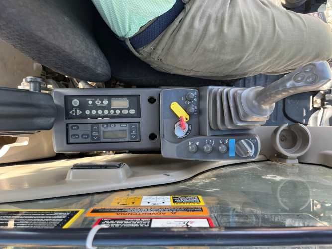 Excavadora John Deere 200D LC - Año 2012