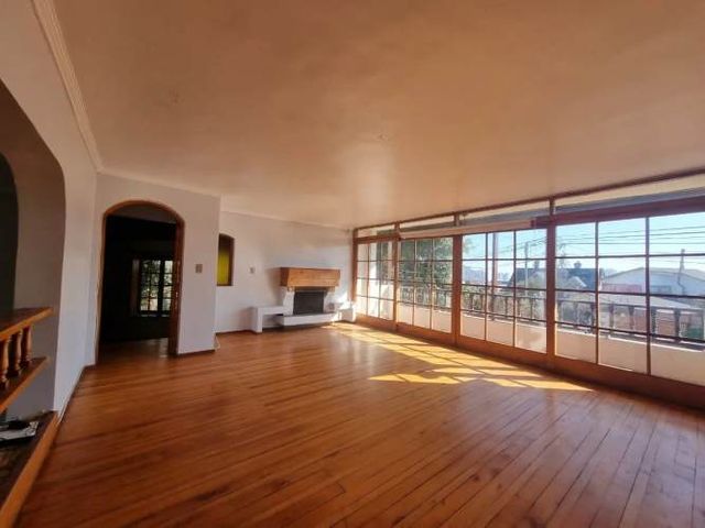 SE VENDA AMPLICA CASA EN BOSQUES DE MONTEMAR