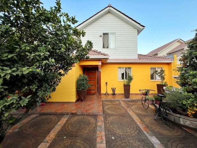 SE VENDE HERMOSA CASA EN LARAPINTA, CON AMPLIO TERRENO