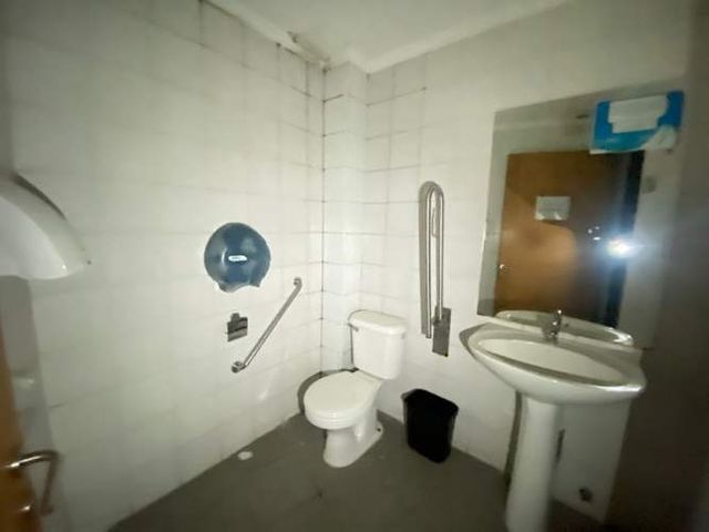 LOCAL COMERCIAL HOCHSTETTER