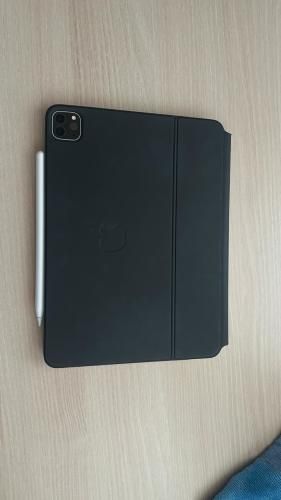 PACK COMPLETO: iPad Pro 11” 4a Gen 2022 256 GB + Magic Keyboard + Apple Pencil – Como Nuevo