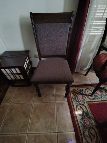 Juego comedor, incluye buffet, mesa de arrimo, dos mesas laterales y mesa lateral