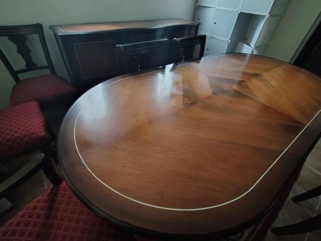 Juego comedor, incluye buffet, mesa de arrimo, dos mesas laterales y mesa lateral