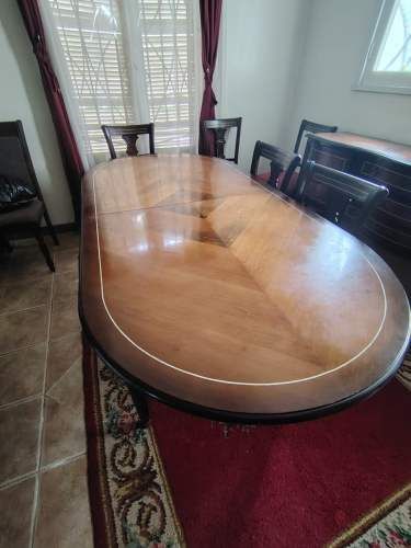 Juego comedor, incluye buffet, mesa de arrimo, dos mesas laterales y mesa lateral