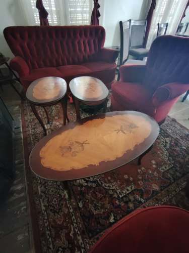 Juego comedor, incluye buffet, mesa de arrimo, dos mesas laterales y mesa lateral