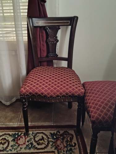 Juego comedor, incluye buffet, mesa de arrimo, dos mesas laterales y mesa lateral