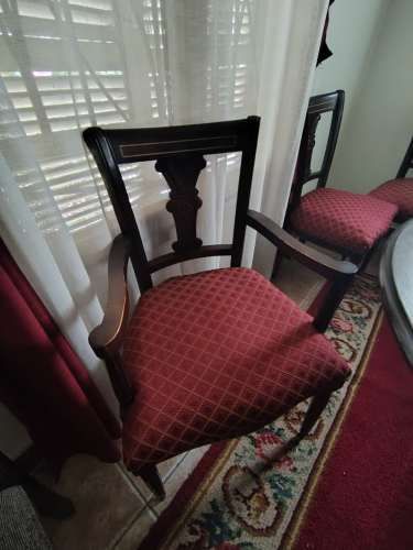 Juego comedor, incluye buffet, mesa de arrimo, dos mesas laterales y mesa lateral