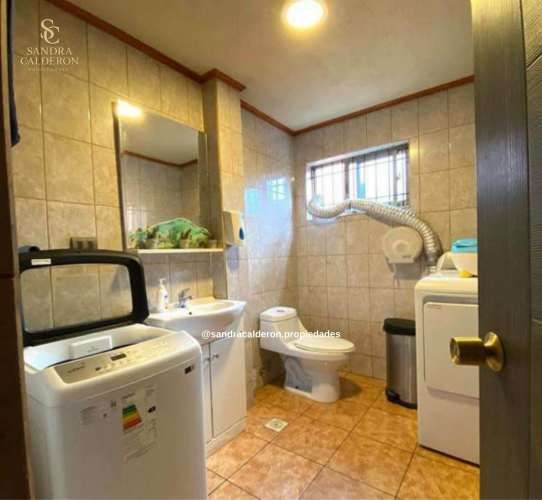 Amplia Casa Familiar de 185 m² con Gran Terreno y Quincho – ¡Espacio y Comodidad!