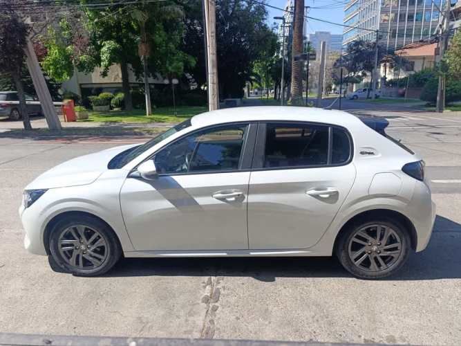 PEUGEOT 208 2021