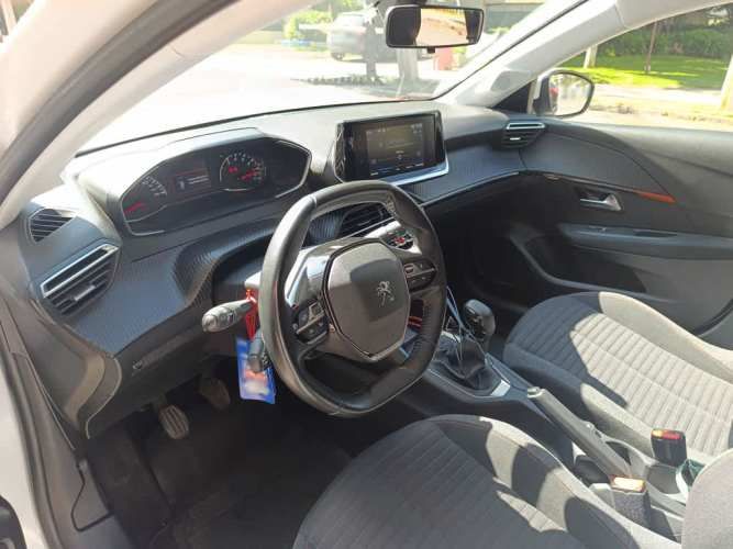 PEUGEOT 208 2021
