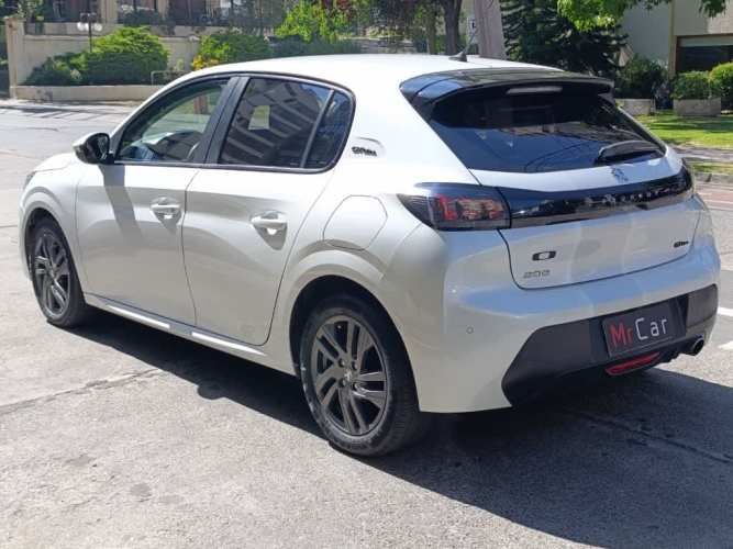 PEUGEOT 208 2021