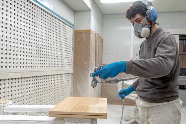 Maestro Pintor / Barnizador para fábrica de muebles