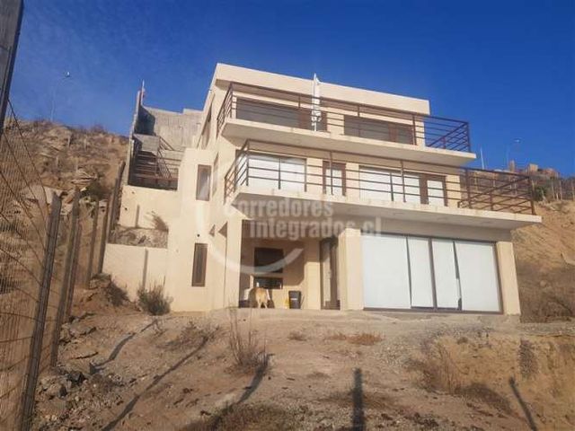 CASA Avenida Costanera / Costa Peñuelas