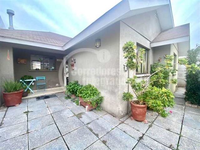 CASA Los Esteros Sur / colina