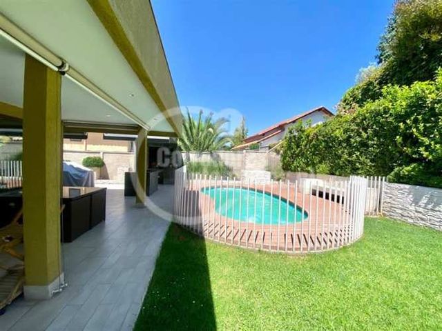 CASA Paseo Pie Andino / Valle La Dehesa