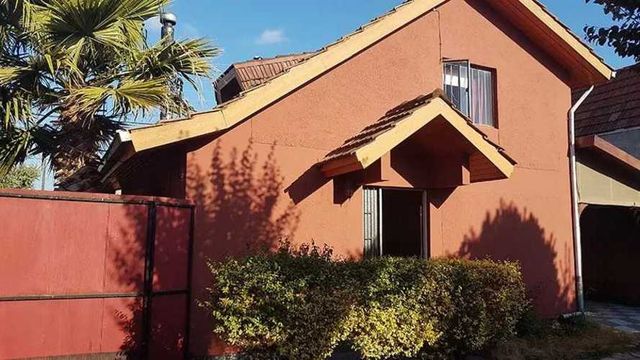 Casa Con Amplio Patio Y Puntera En Puerto Dominguez