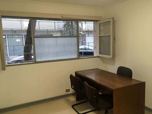 Studio / Oficina de 16 metros cuadrados, con 1 privado y 1 baño completo, cocina eléctrica y termo eléctrico.