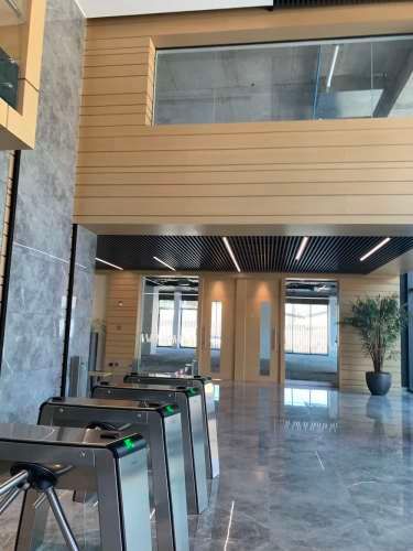 Increible oficina amoblada y con gran vista en Sector Empresarial