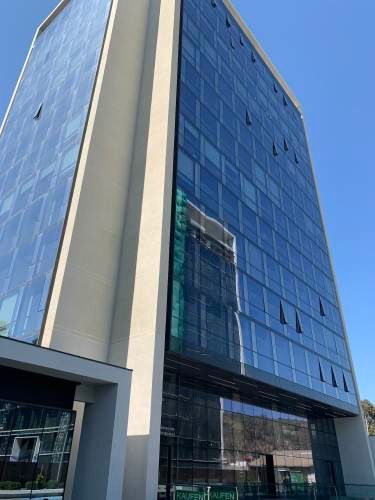 Increible oficina amoblada y con gran vista en Sector Empresarial