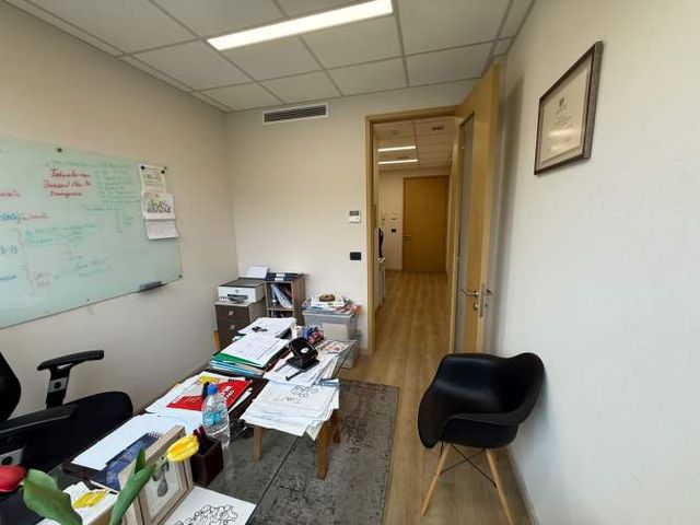 Increible oficina amoblada y con gran vista en Sector Empresarial