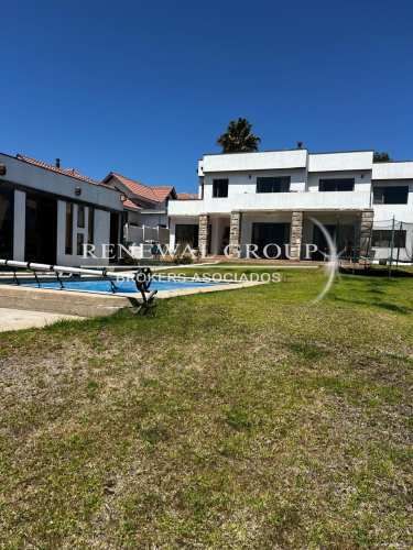 Casa Amplia y Luminosa con Jardín (133178)