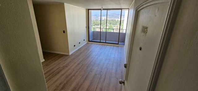 se vende Depto 3d/2b Remodelado Con Vista Al Cerro, Metro Hospitales