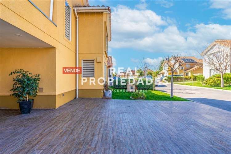 CASA Acceso a laguna navegable en Laguna El Sol. 196 m2